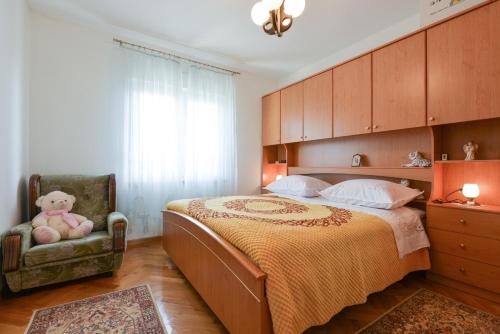 En eller flere senge i et værelse på Apartmani Blažo