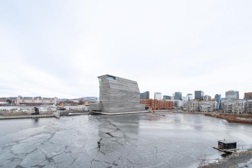 Pemandangan umum bagi Oslo atau pemandangan bandar yang diambil dari apartmen