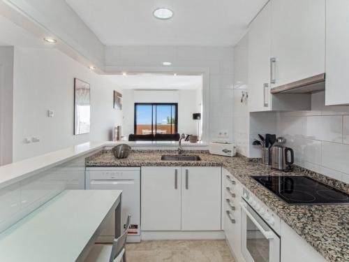 ROCK BAY apartment with wonderful sea view and 5 minutes from the beach