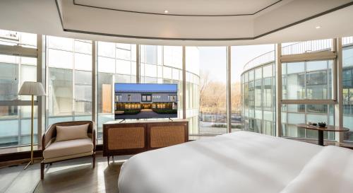 Postel nebo postele na pokoji v ubytování A Memory Hotel-Hotel in the Garden, Beijing Daxing International Airport, Beijing Aerospace Museum, Beijing Wildlife Park, Free daily necessities, Free night snack, Free laundry, English communication well, Free travel advice