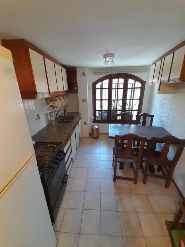 Kuchyň nebo kuchyňský kout v ubytování Departamento en Olivos