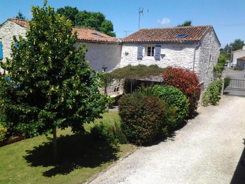 Zdjęcie z galerii obiektu Le Gîte de l'aubray, gîte avec piscine w mieście Trizay