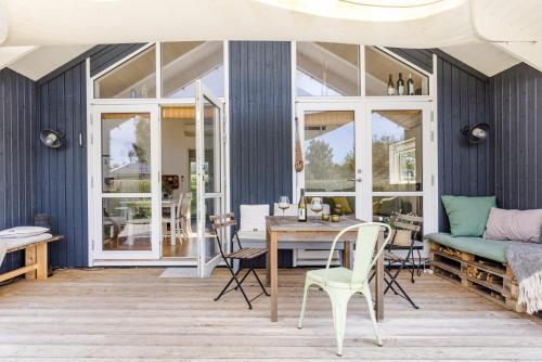 a living room with a table and chairs and a couch at Modern and cozy cabin near Copenhagen city and airport in Dragør