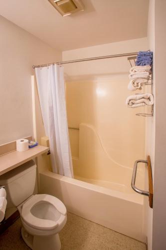 Gallery image of Lafayette Inn in Moundsville