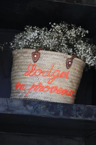 Gallery image of Lodges en Provence - Ecogîtes & Restaurant insolites in Richerenches