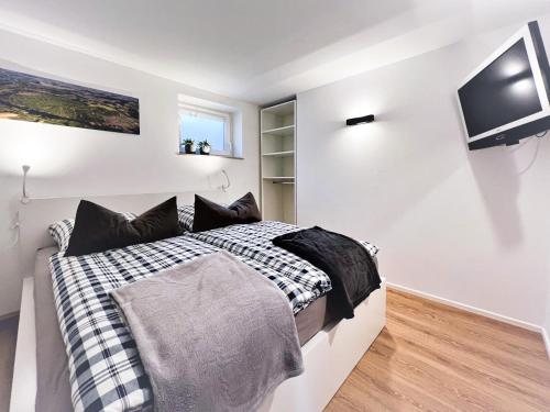 Postel nebo postele na pokoji v ubytování Ferienwohnung Weininsel