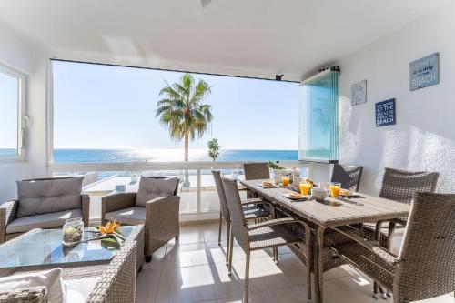 Dona Lola Patricia - Spacious 3 bedroom top floor apartment with uninterrupted sea views - Only a few meters to Calahonda beach - Costa del Sol - CS188