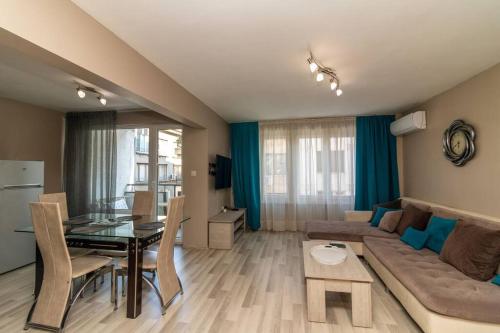 Niko's 2 Bedroom Central Apartment