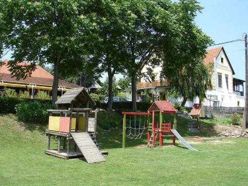Herní místnost nebo prostor pro děti v ubytování Bacchus Apartman - Borbarlang, Badacsony