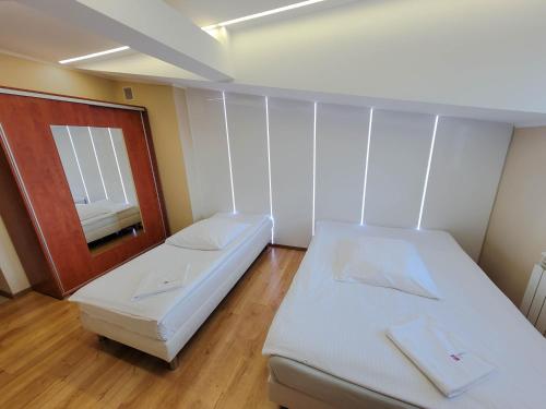 Ένα ή περισσότερα κρεβάτια σε δωμάτιο στο Hotel Ambrozja