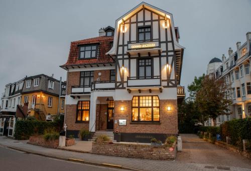 a large brick building on a city street at Hotel Bonne Auberge (Adults Only) in De Haan