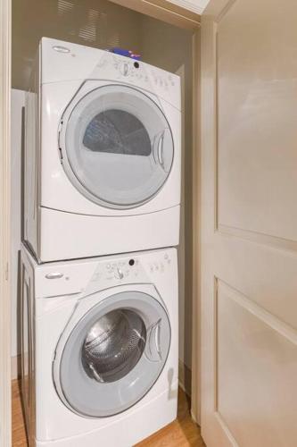 two washing machines and a washer and dryer in a room at Home felt apartment- Med Center/NRG in Houston