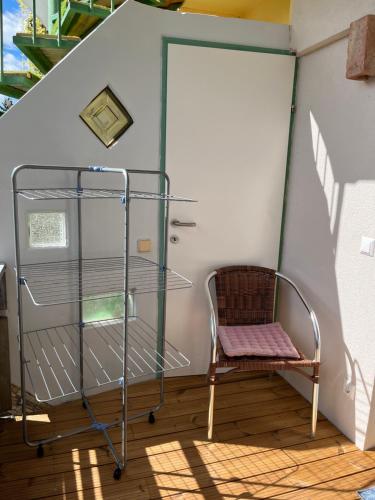 a glass shelf and a chair in a room at Ferienwohnungen Fritze Bürger in Schiefling am See
