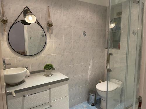 Ванная комната в Cannes : Agréable et lumineux appartement vue mer