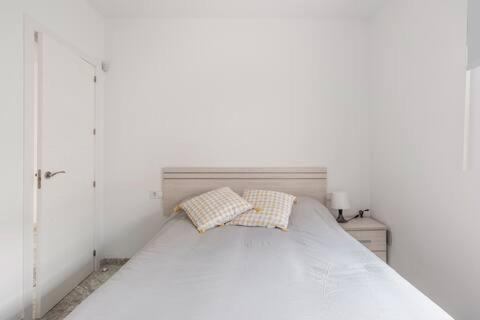 Ліжко або ліжка в номері Apartamentos Torremolinos centro 5