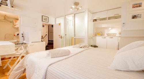 Alfama Heart for two Apartment
