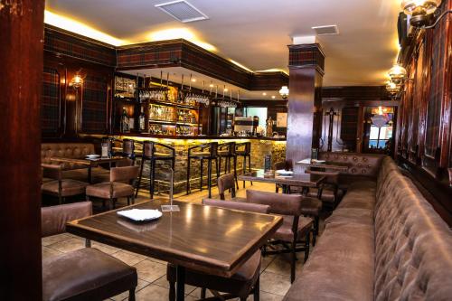 Lounge nebo bar v ubytování HOTEL LOS NAVEGANTES