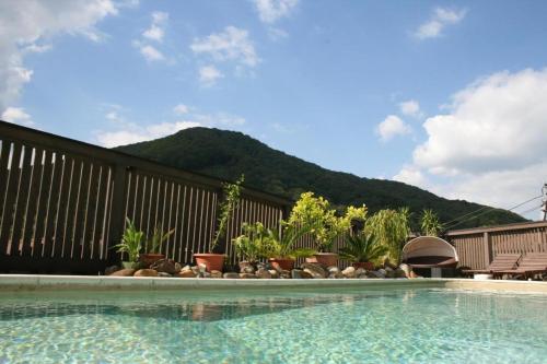 a swimming pool with a mountain in the background at BRB Park Hotel in Vizhenka
