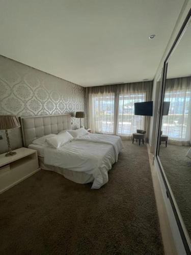 Luxurious and light 3 bedroom penthouse