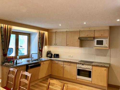 Dapur atau dapur kecil di LYNS HOME
