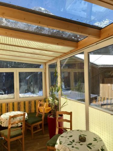 Kawasan patio atau luaran di LYNS HOME
