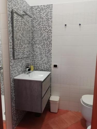 Kylpyhuone majoituspaikassa Terrazza Vistalago