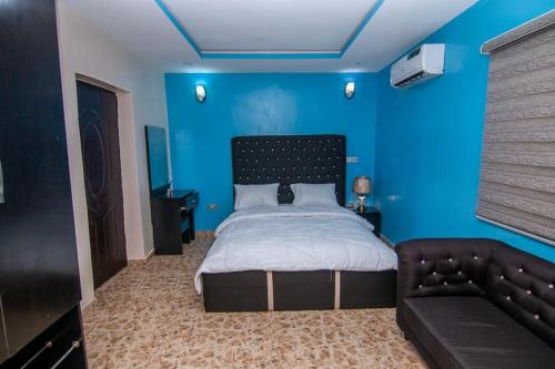 Postel nebo postele na pokoji v ubytování Spacious & Homely 3BR Serviced Flat in Ogudu, Lagos - with less than 20min drive to/fro the International Airport