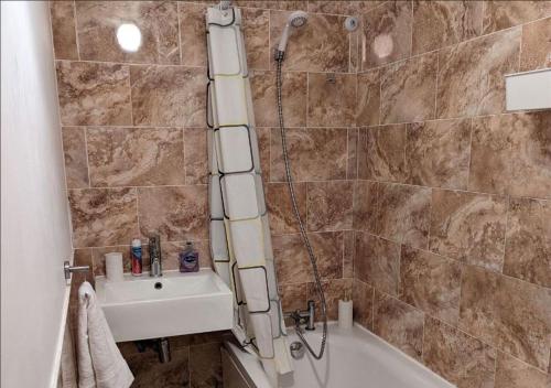 Fully-equipped flat in the city of London photo 13