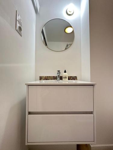 Cannes Centre Studio Lumineux et Cosy, 9 Min du Palais et des Plages, avec Balcon, Clim