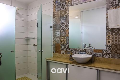 Kúpeľňa v ubytovaní Qavi - Apartamento no Centro de Pipa #Solar216