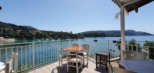 Gallery image of Dolphin Sea View Rooms in Paleokastritsa
