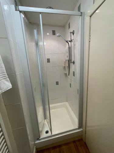 Bilik mandi di Môr Wyn Guest House