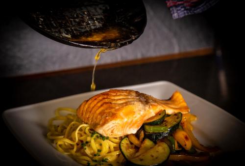 ホテルの敷地内または近くでの食事または食べ物