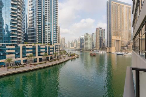 Stylish Waterfront 2 Bed in Dubai Marina