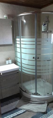 Ένα μπάνιο στο ARTEMIS HOME