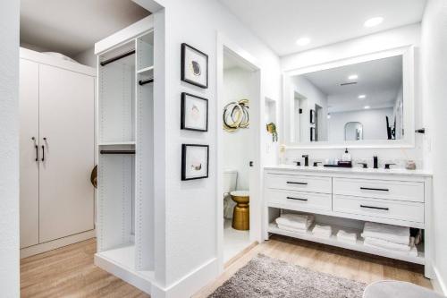 Phòng tắm tại Matchless Luxury II on Mill Pond