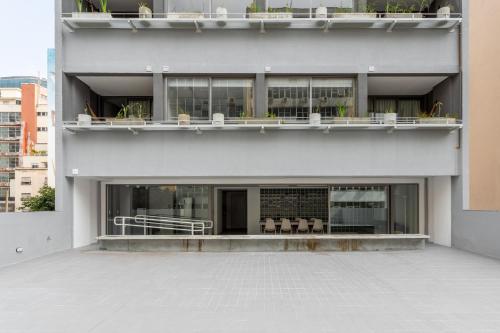 a building with a balcony with chairs on it at Tabas - Edifício União Continental in Sao Paulo