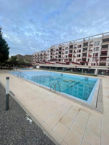 Swimming pool sa o malapit sa Cómodo apartamento en Archena