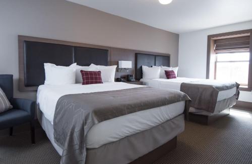 Un pat sau paturi într-o cameră la Historic Hotel Arvon