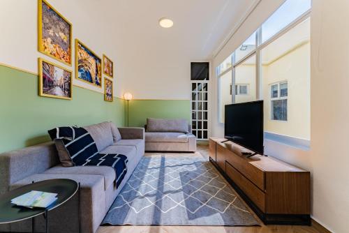 a living room with a couch and a tv at Casa Zamora by VH in Mexico City