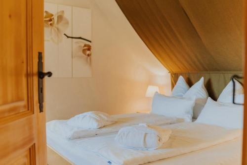 a bedroom with two white towels on a bed at Thombauer Hube in Sankt Johann im Saggautal
