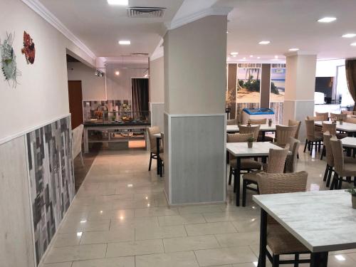 a dining room with tables and chairs and a restaurant at Hotel Pacific Palma in Sunny Beach