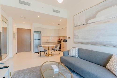 LUXFolio Retreats Brand New Property Downtown