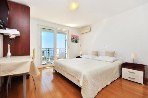 Gallery image of Apartments Zanic on The Beach in Podstrana