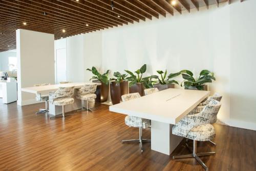 a conference room with tables and chairs and plants at Travel Inn Hotels Wise Indaiatuba in Indaiatuba