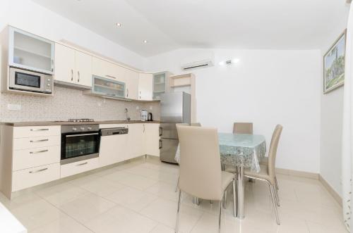 Apartments Klisovic
