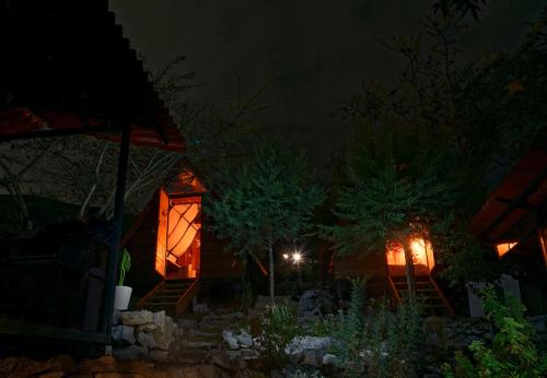 a night view of a house with lights on it at Cabañas Yei Calli in Ciudad Mendoza