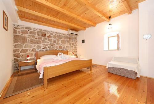 Katil atau katil-katil dalam bilik di House Paklenica stone beauty