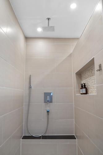 Koupelna v ubytování Modernes 3-Zimmer Loft mit Balkon Hennesee 5 min