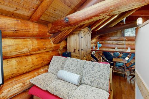 a living room with a couch in a log cabin at The Lodge in the Valley of the Moon in Carnation